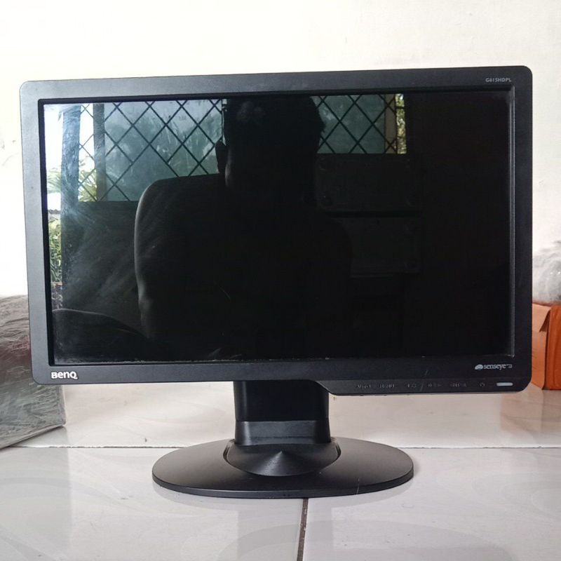 monitor BenQ 16 inch LED normal seperti baru cocok buat kantor sekolahan dan pakai pribadi