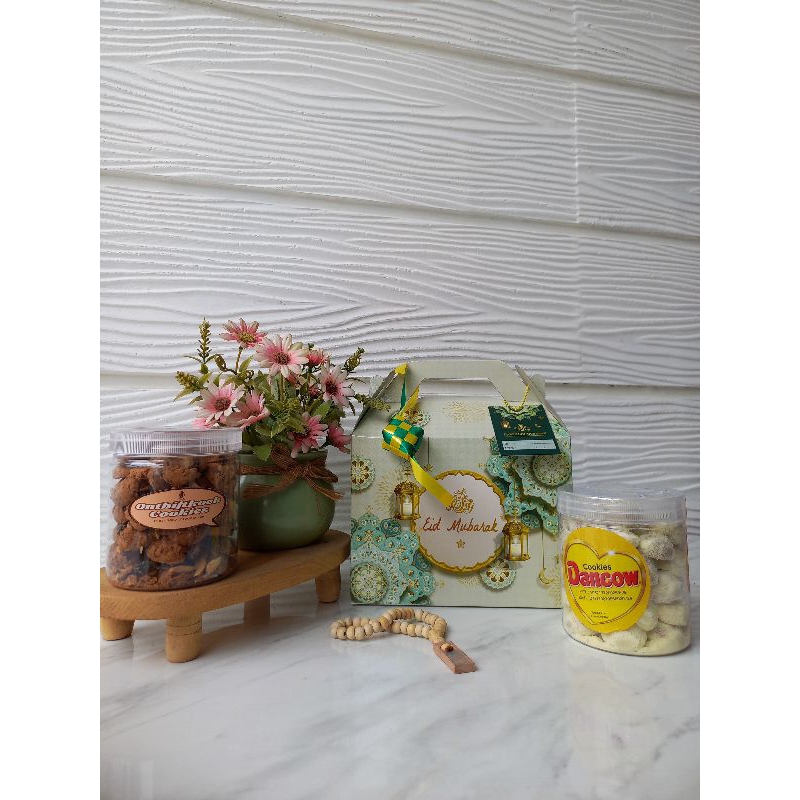

PARCEL IDUL FITRI ISI 2 TOPLES KUE KERING BONUS TASBIH MINI