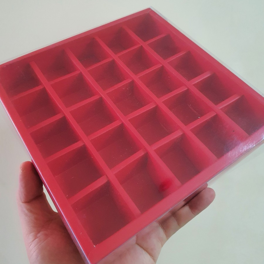 

Box Mika 21.5x21.5x3.5 Dus Nastar Lebaran Merah Sekat 25