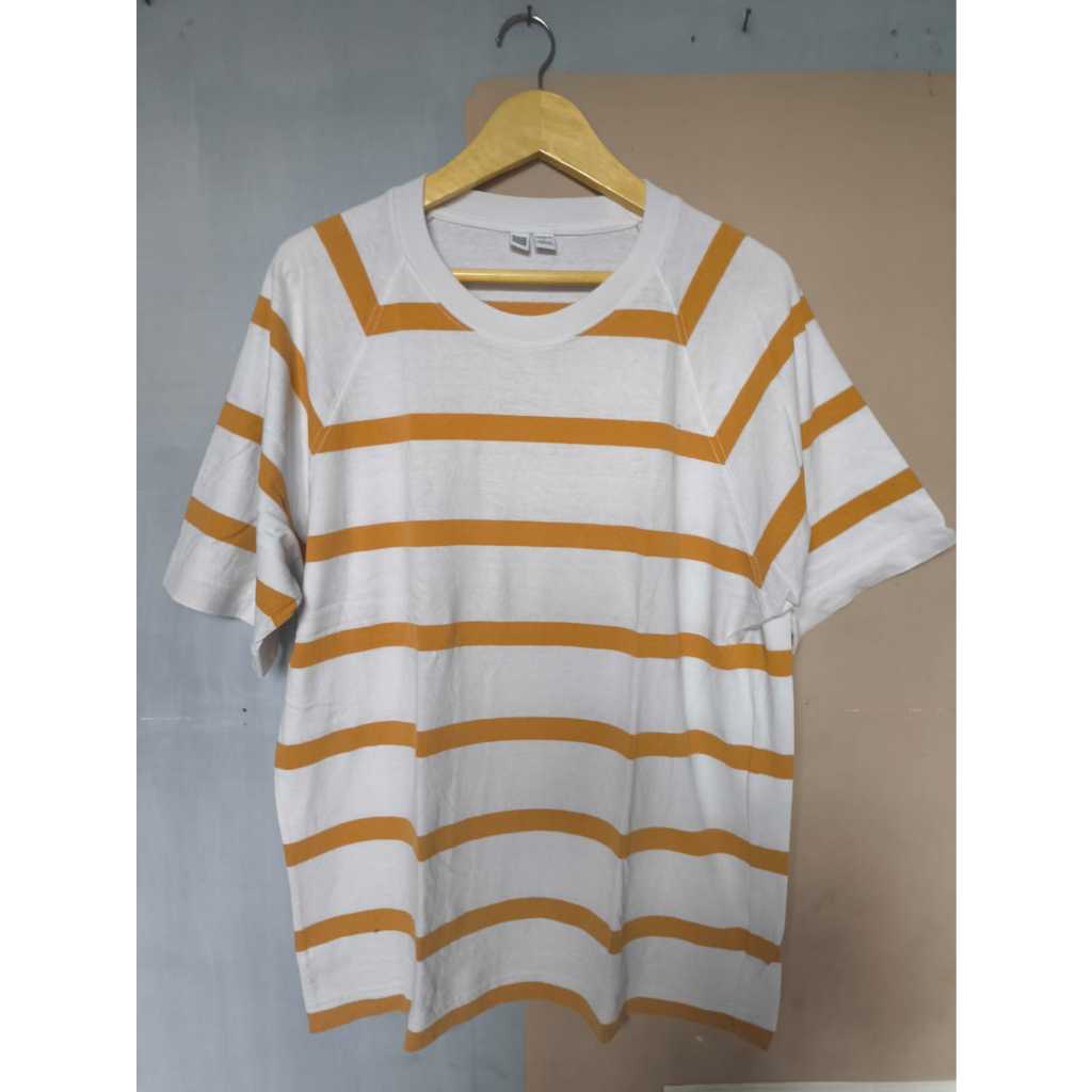 T-SHIRT/KAOS UN1QLO STRIPE SECOND/PRELOVED