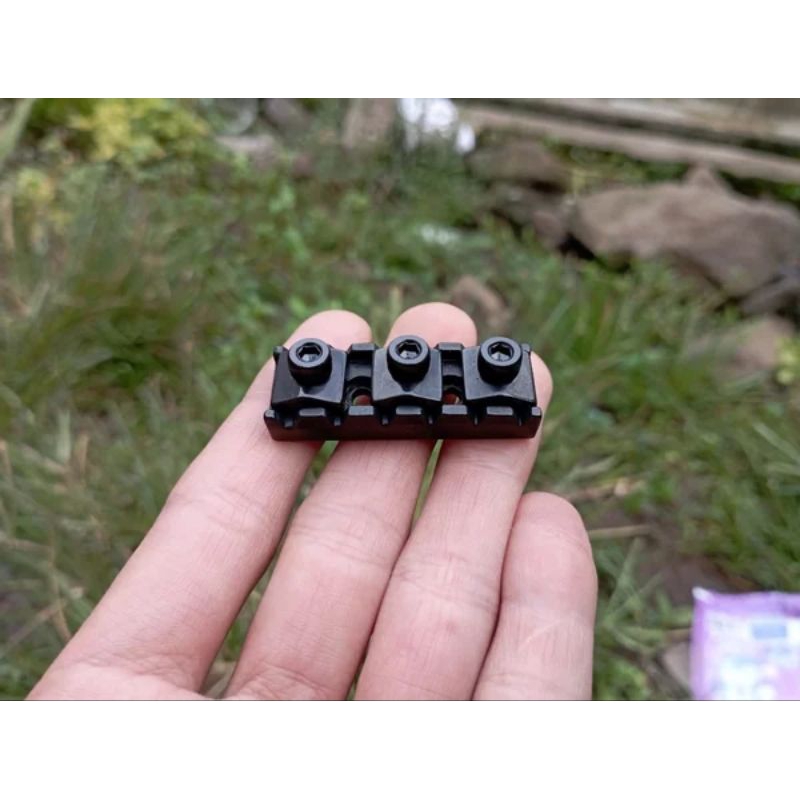 Locking Nut Tremolo Gitar Original Floyd Rose Black 43mm