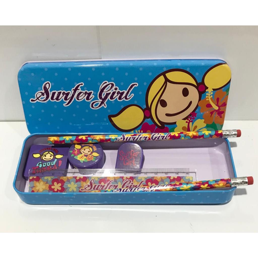 

STATIONERY SET SURFER GIRL ORIGINAL TIN PENCASE DAN STATIONERY WARNA BIRU 7 pcs