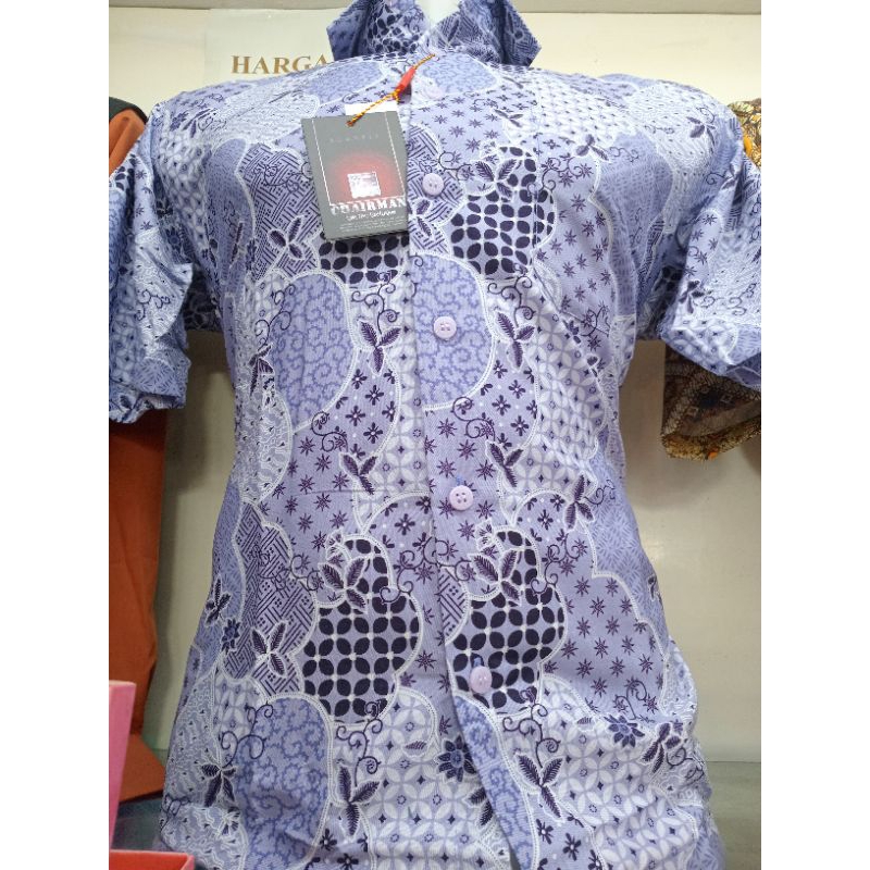 Kemeja pria motif batik lengan pendek Chairman