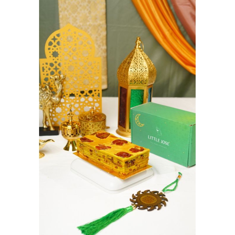 

Hampers Lebaran / Idul Fitri / Eid Mubarak Little Jose - Lapis Legit Specialties Pandan Kurma