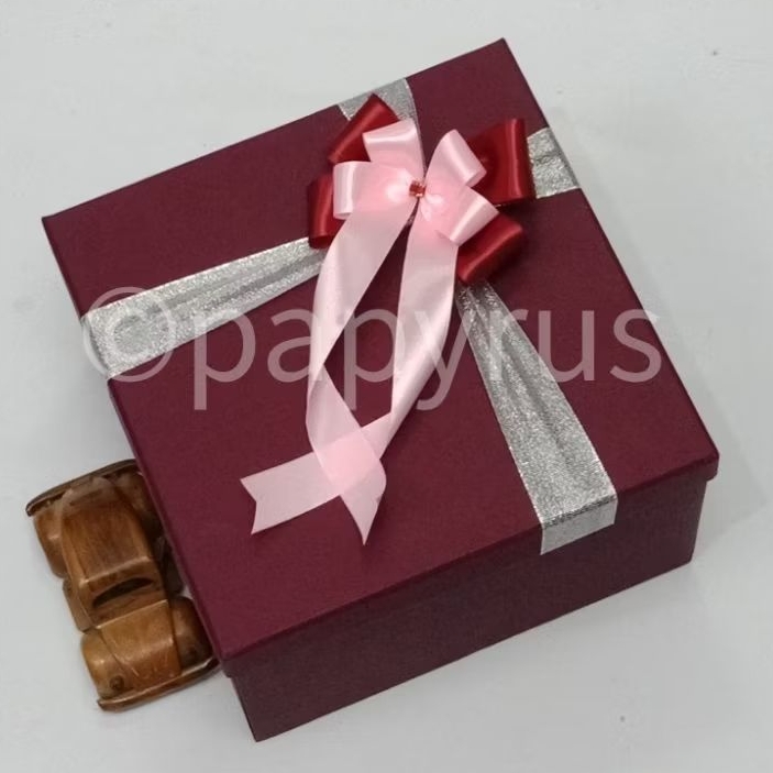 

PAPYRUS 25x25 Tinggi 15cm Kotak Kado Gift Box Hadiah V1