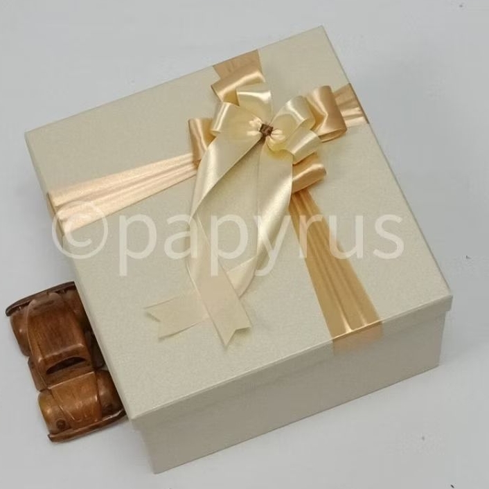 

PAPYRUS 25x25 Tinggi 15cm Kotak Kado Gift Box Hadiah V3
