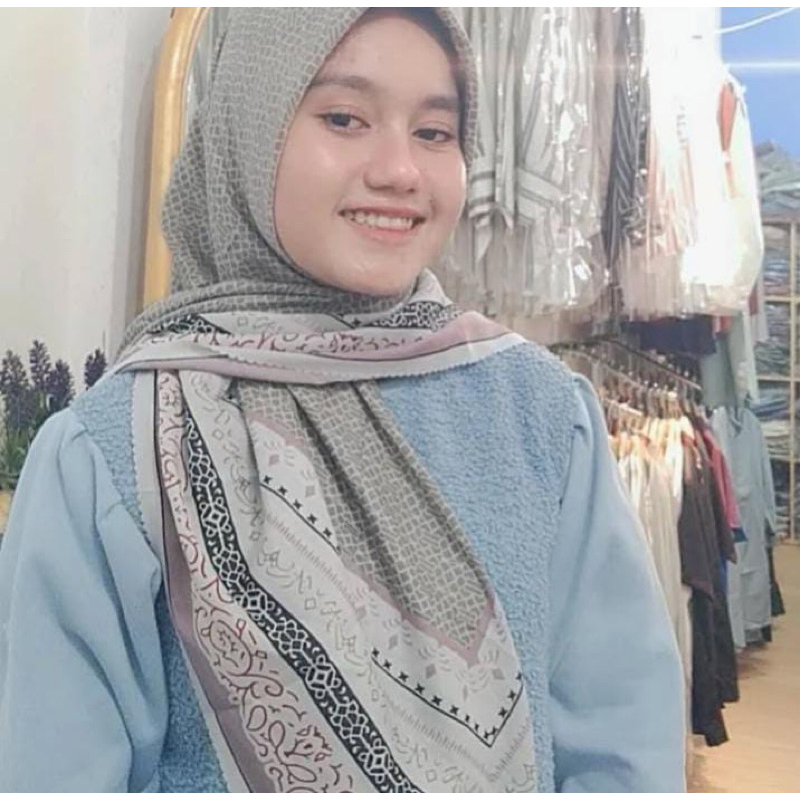 Humaira Hijab Segiempat Santorini