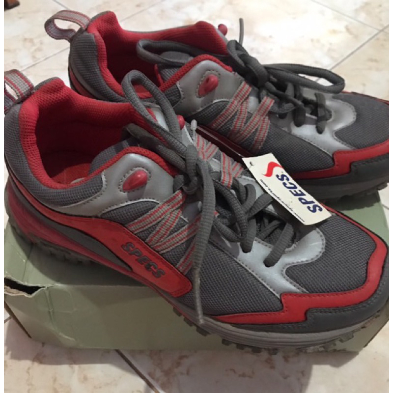 Sepatu Specs Running