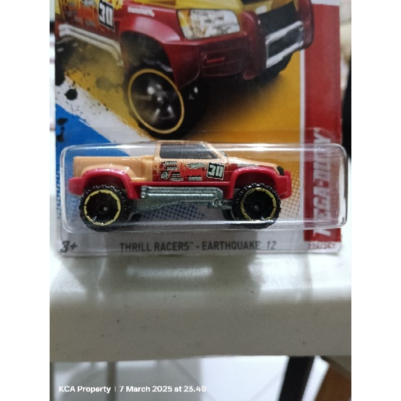 Hot Wheels Thrill Racers - Earthquake 12 Mega-Duty