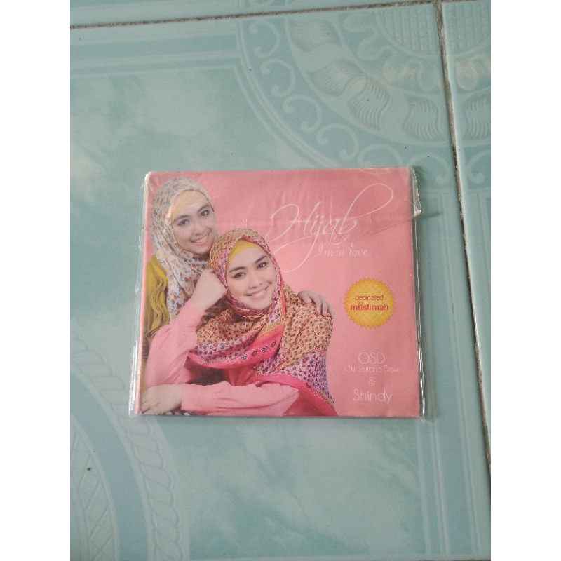 CD Hijab om in Love Oki Setiana Dewi dan Shindy