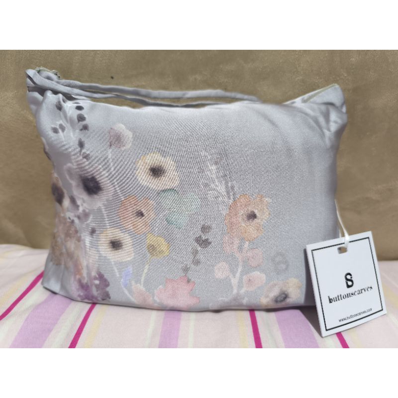 Buttonscarves prayer robe as is