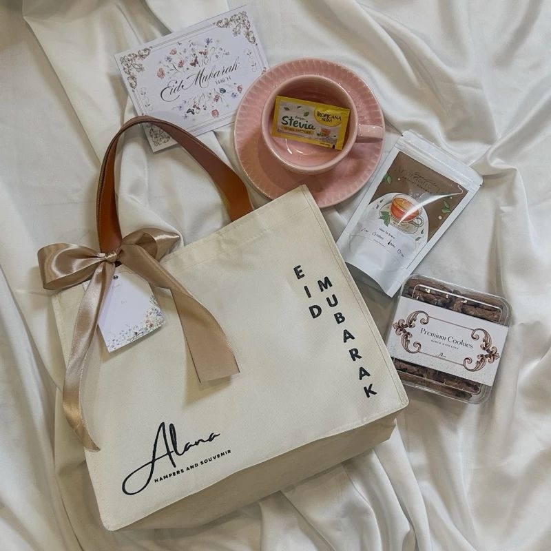 

Hampers Idul Fitri 2025 Sora Bag Series By Alana Hampers | Parcel Lebaran Idul Fitri 2025