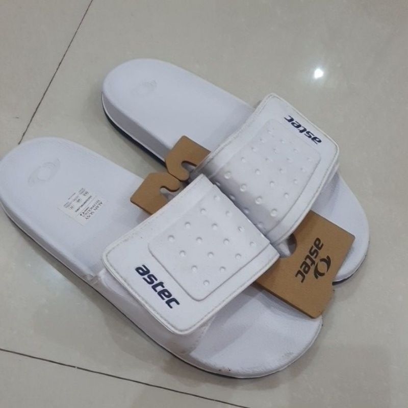 sandal astec putih ibuki