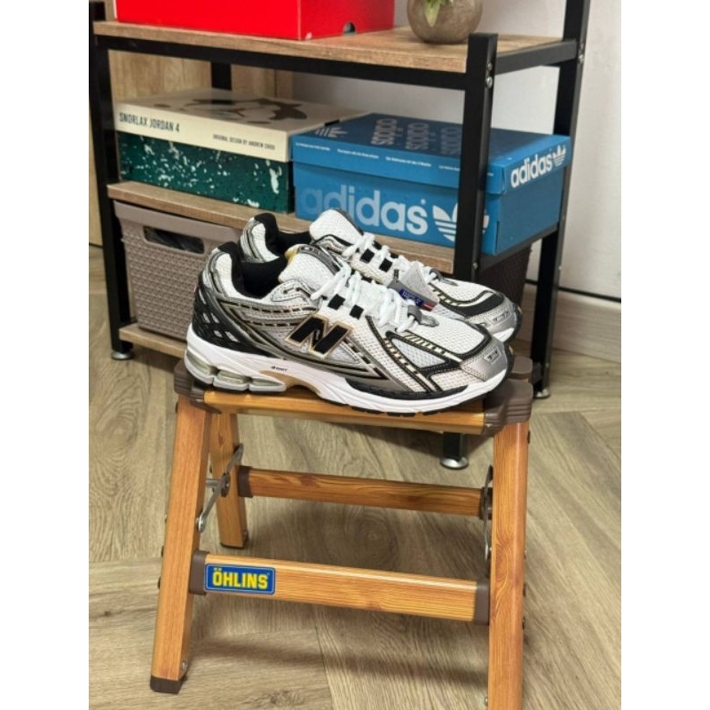 NEW BALANCE 1906R WHITE BLACK GOLD