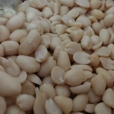 

Kacang Tanah Kupas Mentah-Besar/Jumbo 25/29 isi 1 Kg / 1000 gr