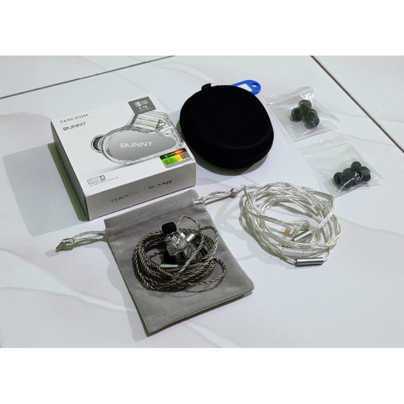 Tanchjim Bunny + Tripowin Olina Cable + Divinus Velvet Eartips
