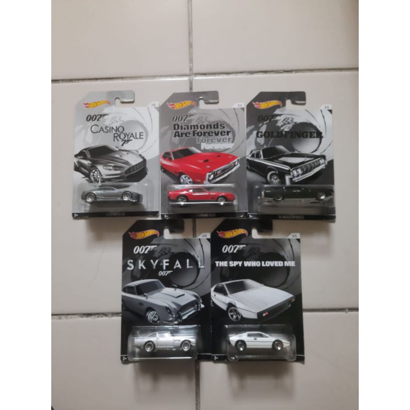 Set Hotwheels James Bond - James Bond 007 Aston Martin DBS ,James Bond 007 '71 Mustang Mach 1, James