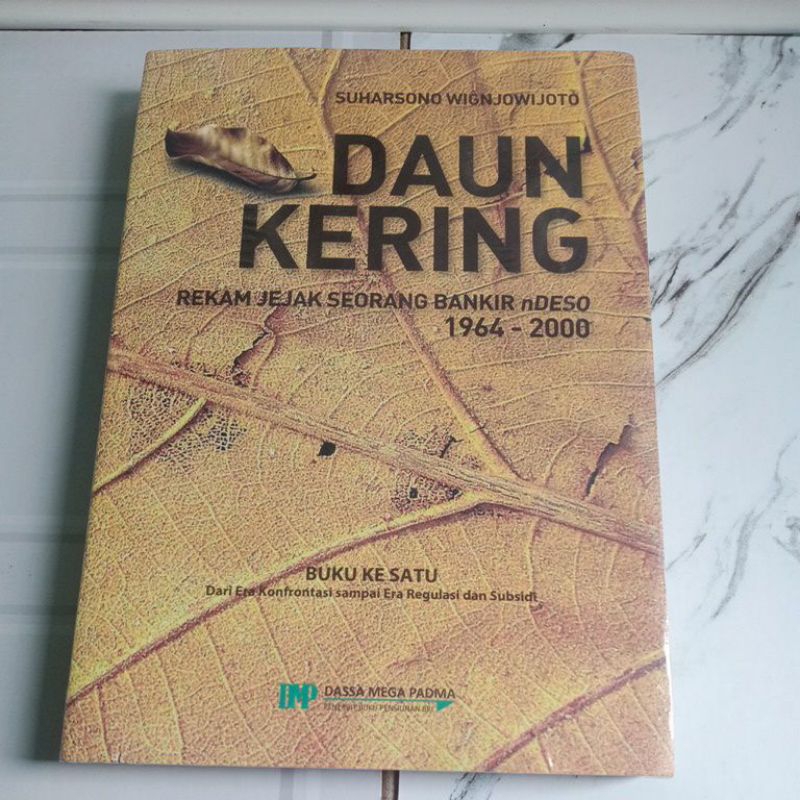 BUKU ORIGINAL DAUN KERING REKAM JEJAK SEORANG BANKIR nDESO 1964-2000