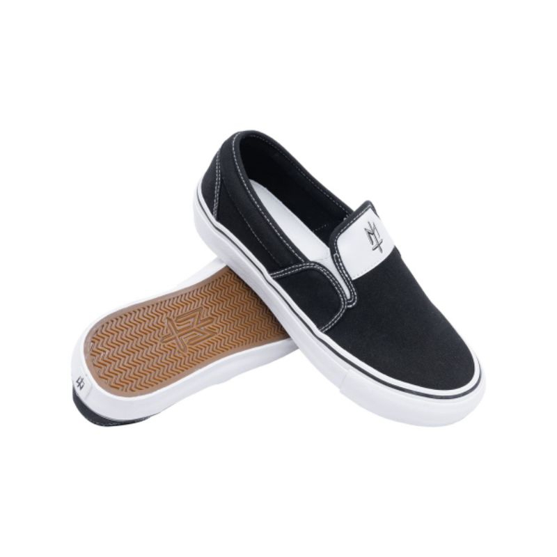 CRUST 2 BW - MATERNAL DISASTER