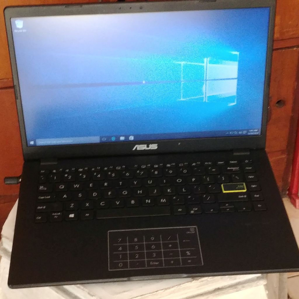 Laptop Asus E410M E410MA-TB Intel Pentium Silver N5030  Memory 4GB Nvme Gen 3 SSD 128GB layar 14 inc