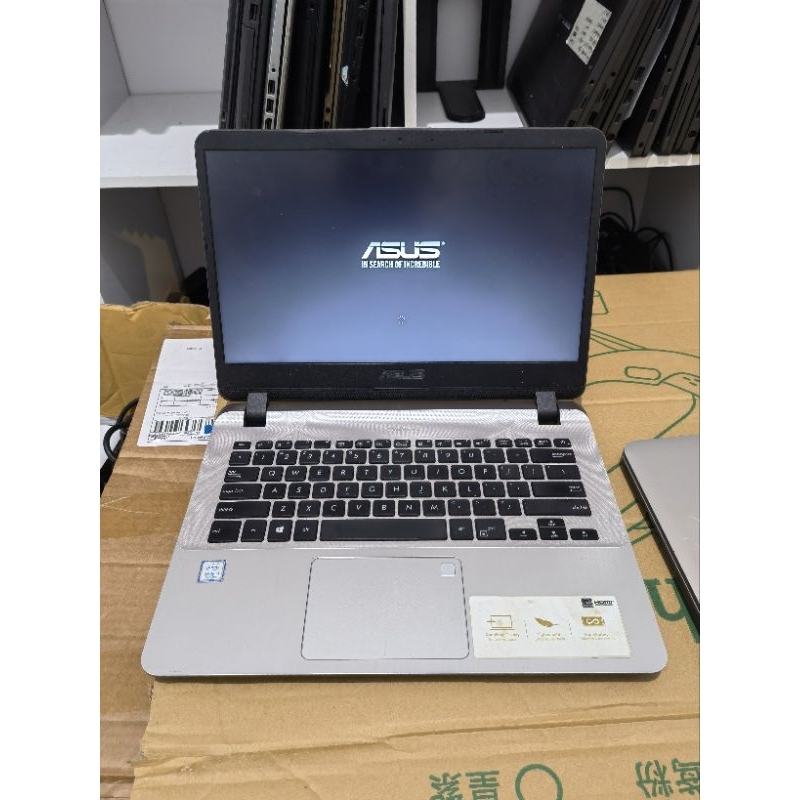 Laptop Asus Vivobook X407MA- Layar 14 inch 1366 x 768 HD- Prosesor Intel Core i3 6006U CPU - Ram 8 G