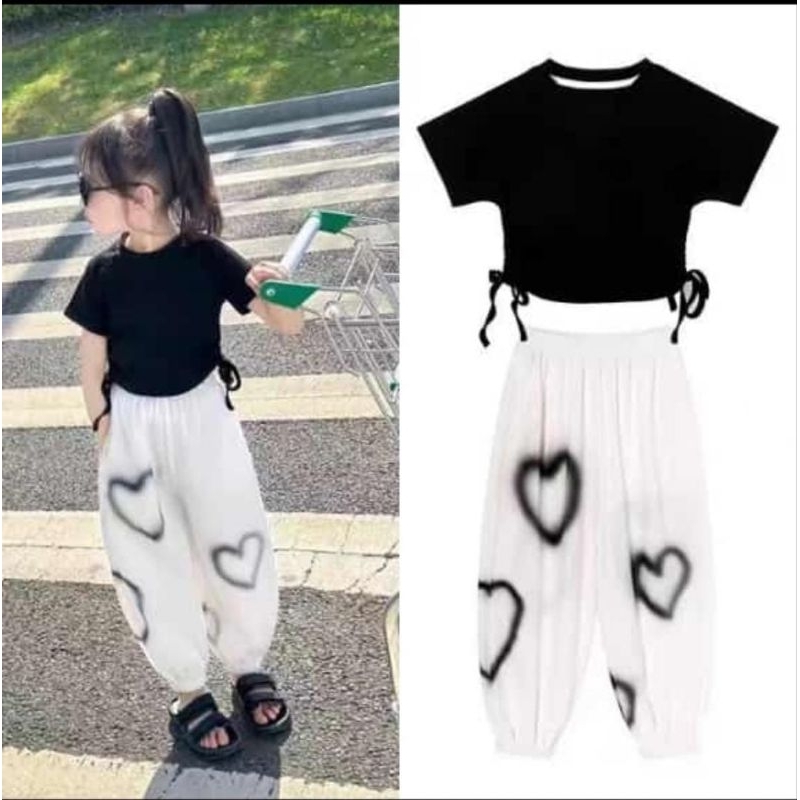 Setelan Jogger Love Hitam Putih | Setelan Jogger Kaos Serut Anak Perempuan Usia 4-7 Tahun