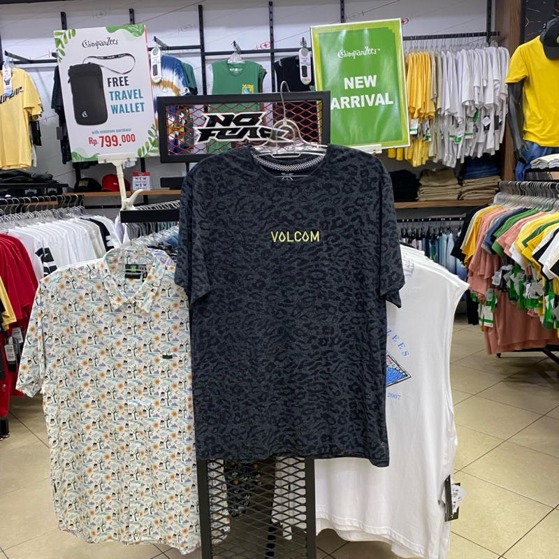 Kaos Volkom Tapfer Short Sleeve Tee Black Original