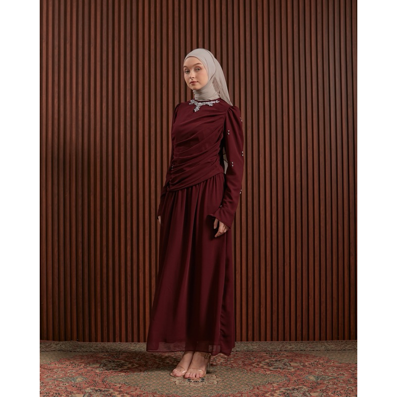 Velmora Dress Maroon – bellvaniasarale Gamis merah maroon premium, dress lebaran mewah, baju wudhu f