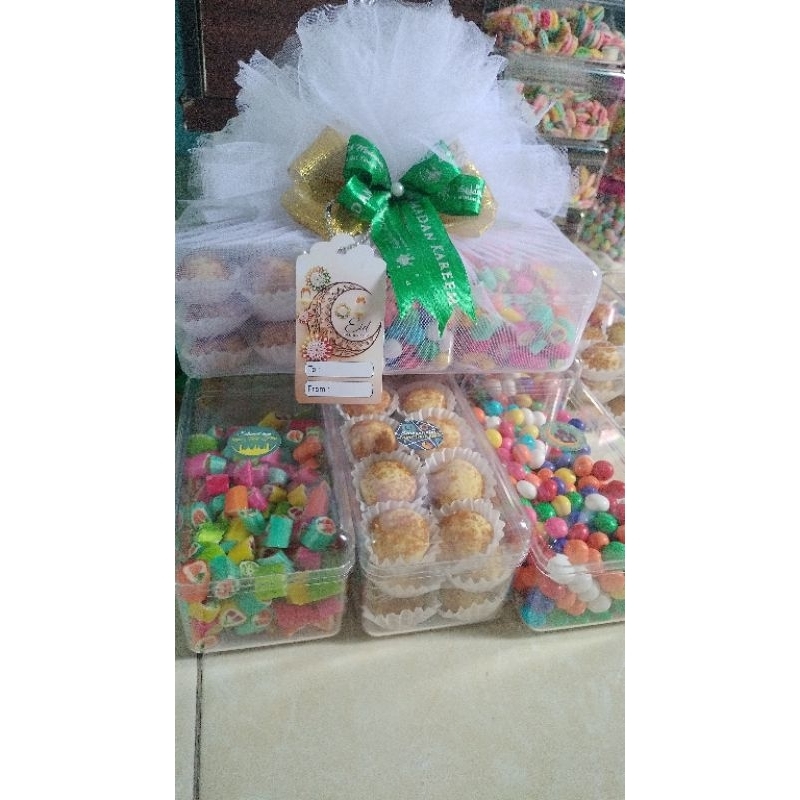 

PAKET parsel lebaran isi 3 toples kotak UK 300gram