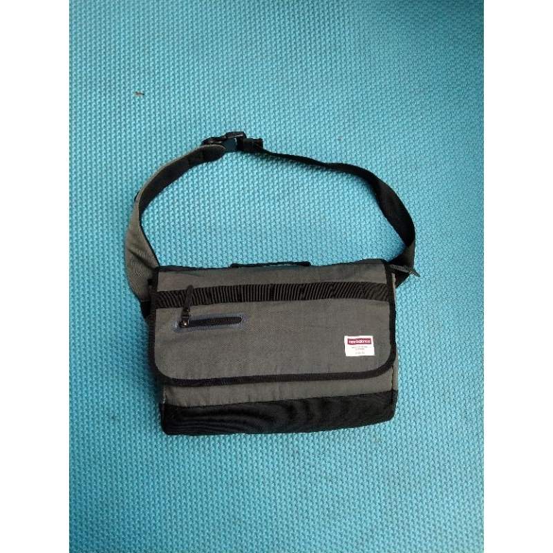 Messenger bag/Selempang/Tas Pria Cowok/Tas Kerja Sekolah Kuliah Laptop Second ORI Brand eNBe