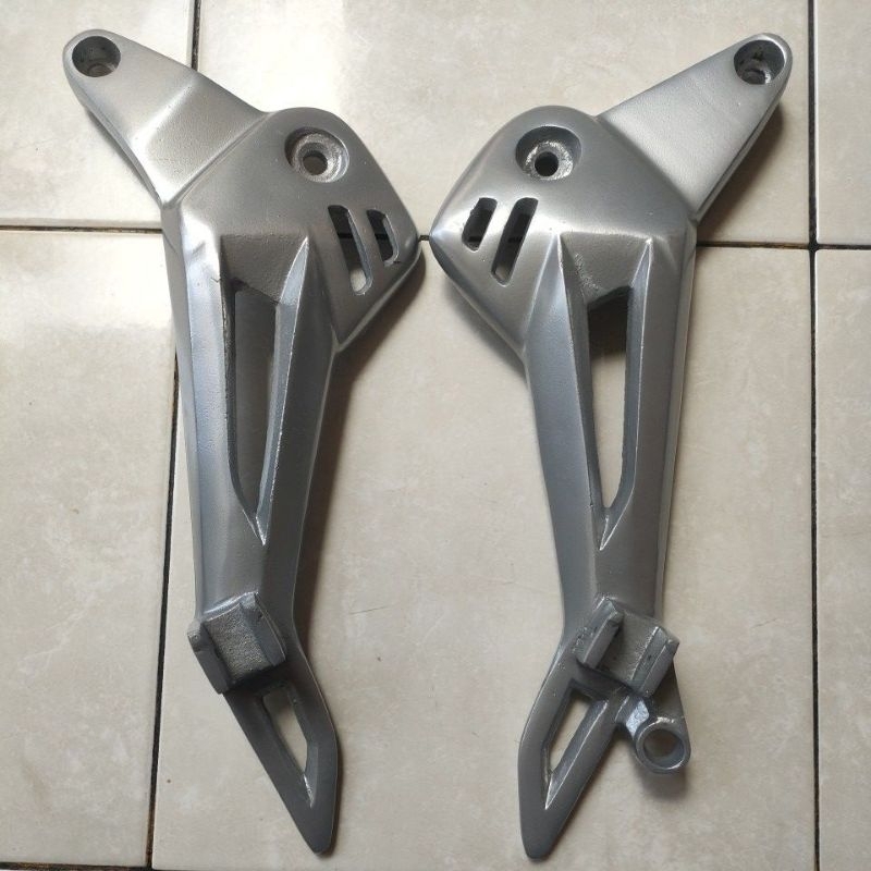 dudukan footstep belakang Supra x 125 dd