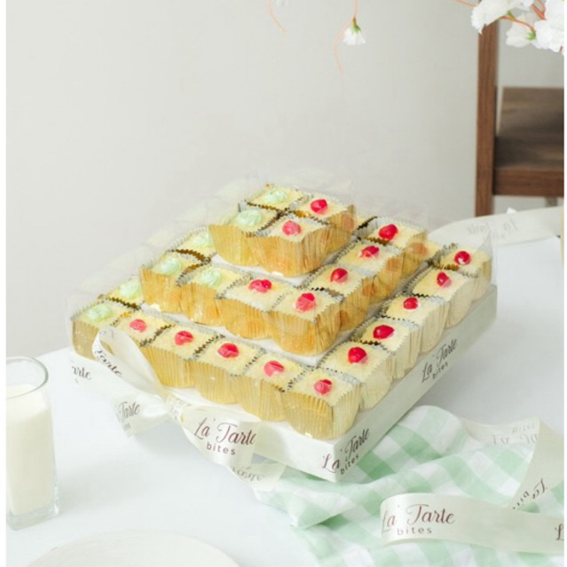 

[PO] Cake Potong Vanilla Cheese | Kue Potong Vanilla Cheese | Cake Tower Hampers Lebaran | Kue Potong Tower Hampers Lebaran