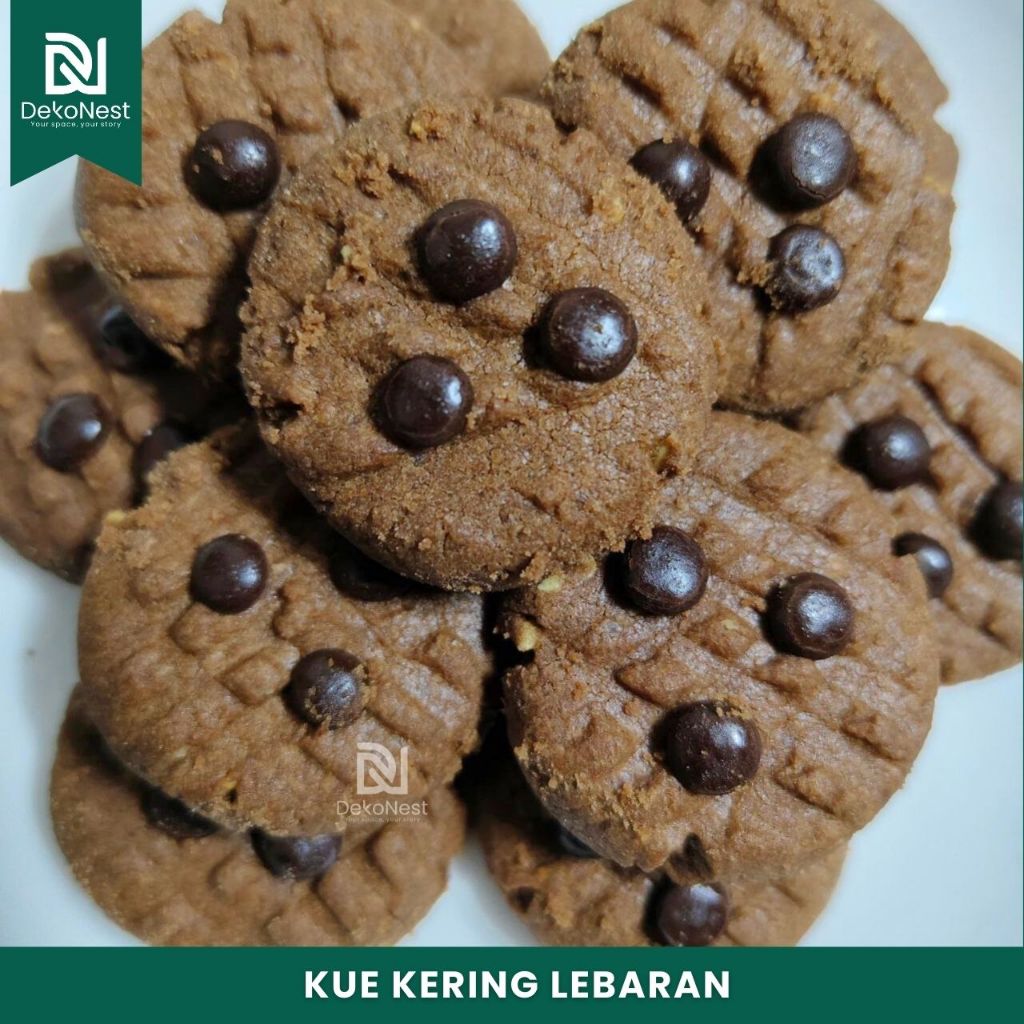 

Dekonest Kue Snack Kering CHOCO CHIP Cokelat Coklat Kacang Mede Hampers Spesial Lebaran Renyah Cemilan Idul Fitri