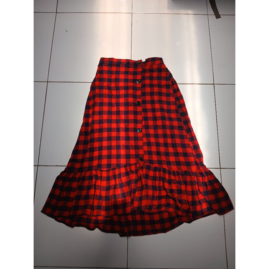 Rok Kotak-Kotak Merah Bulu