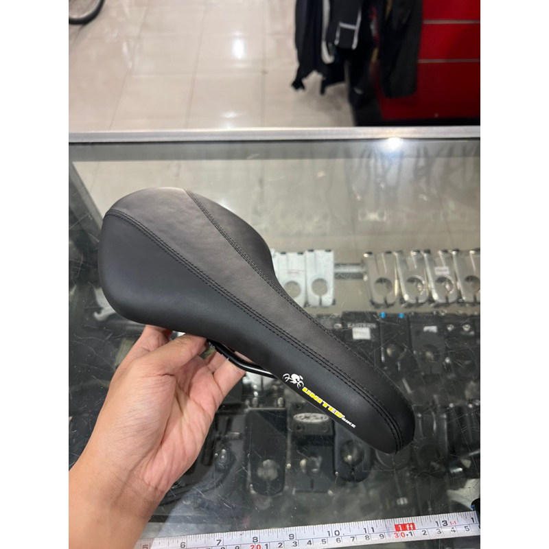 SADDLE SEPEDA VELO PLUSH UNITED EMPUK TEBAL HITAM KULIT LEATHER PU SADLE SEPEDA JOK DUDUK KURSI MTB 