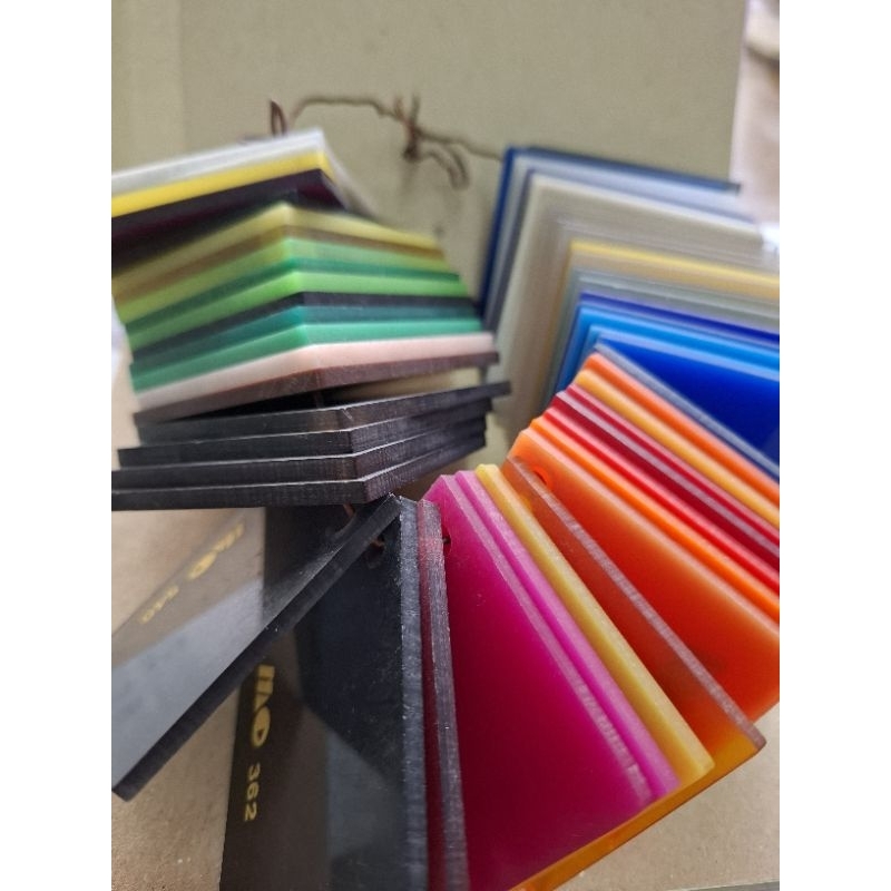 

Acrilik Warna (Custom ukuran dan warna)