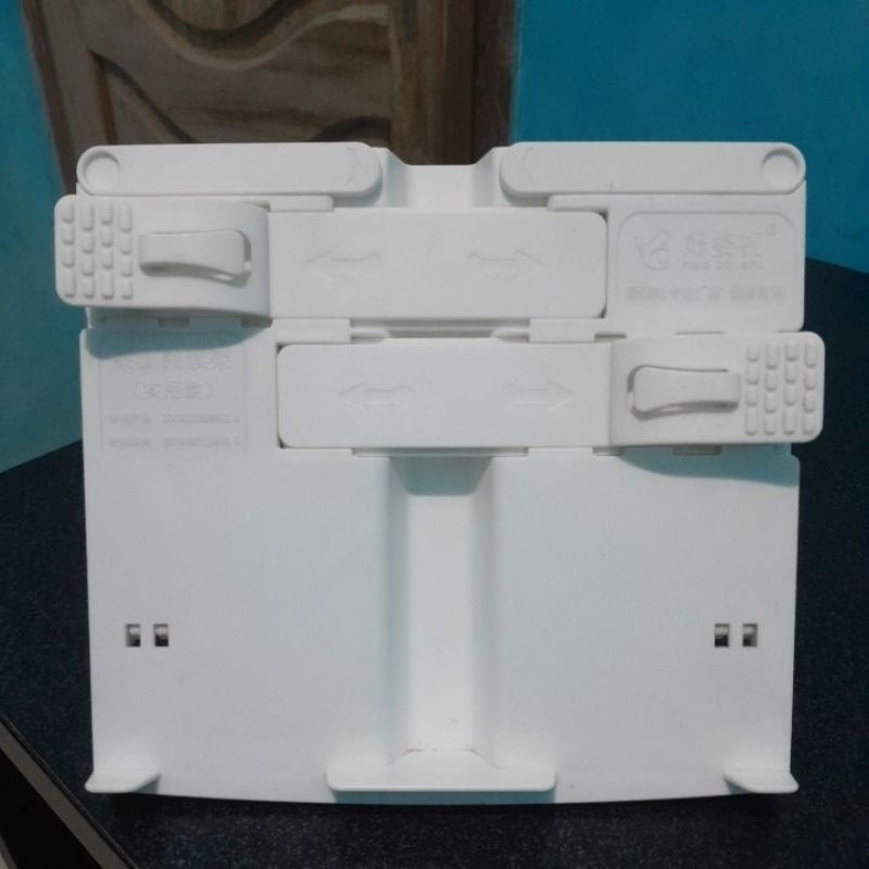 

[PRELOVED] Penyangga Buku, Tatakan Buku