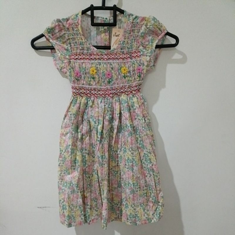 Dress Smocked Anak perempuan Flower 5years Brand New