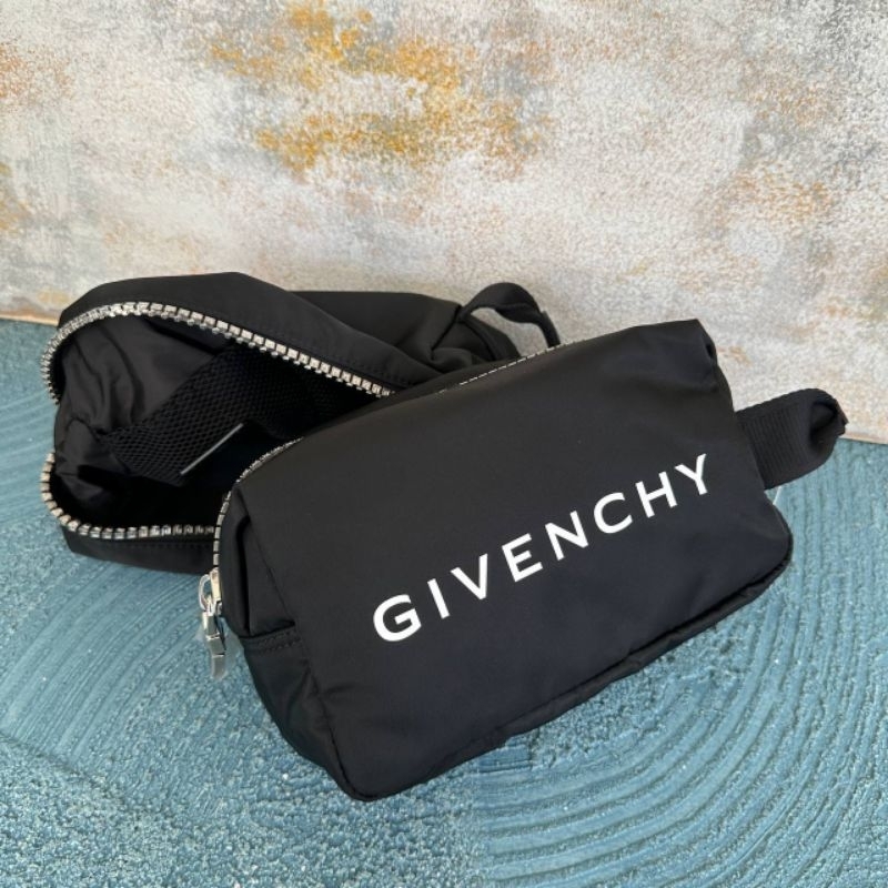Givenchy 4G Pouch in Black