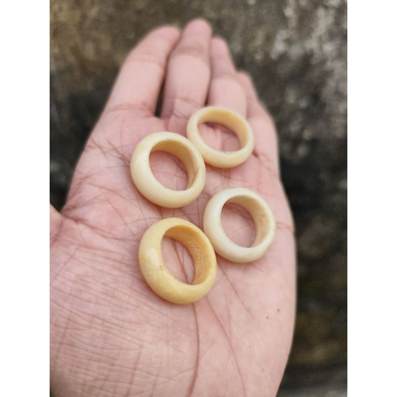 Cincin Pria Batu Coral Marjan Warna Putih Berkulitas