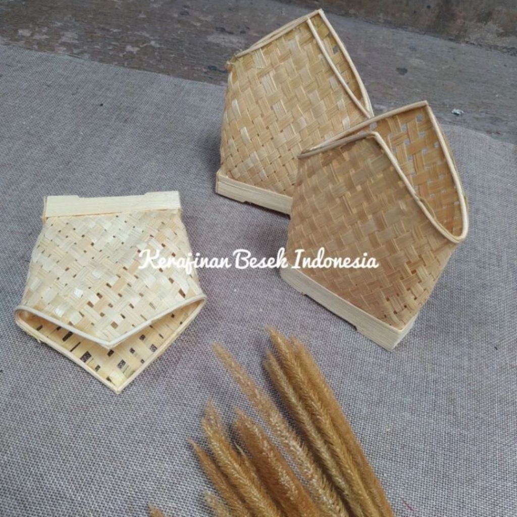 ( TEMPAT TISU LIPAT BAMBU ) wadah tisu / souvenir / kerajinan bambu / tisu makan / tisu wajah / pera