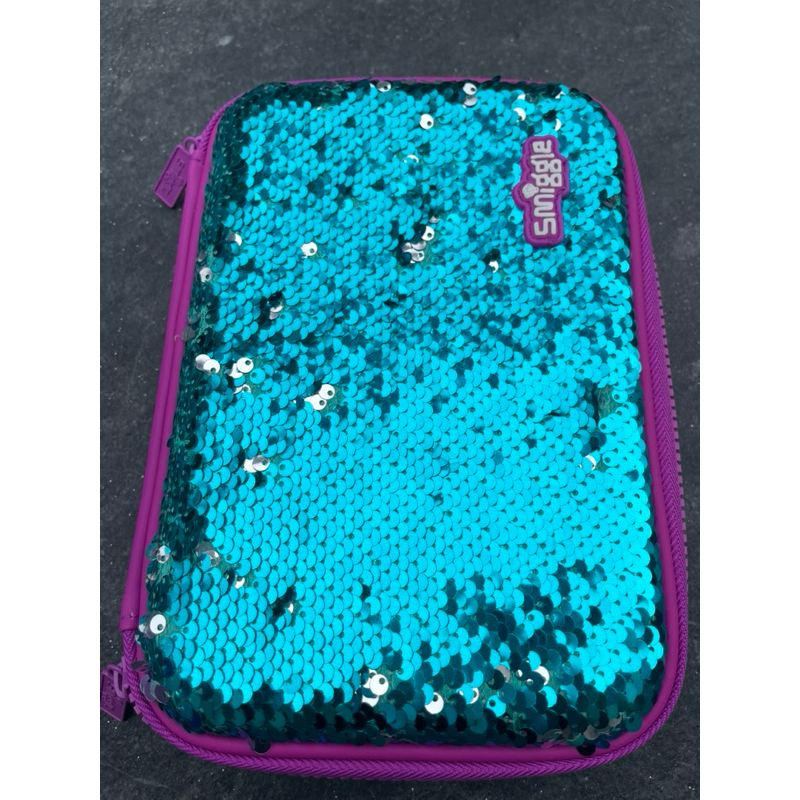 

ORIGINAL KOTAK PENSIL SMIGGLE SEQUINS VERY GOOD CONDITION