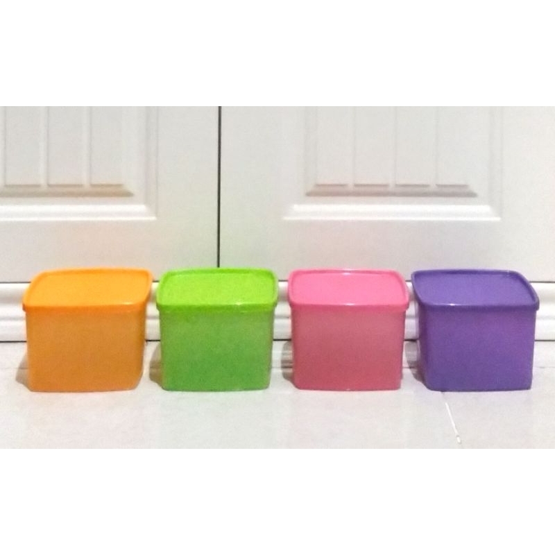 Medium Square Round Tupperware(4)