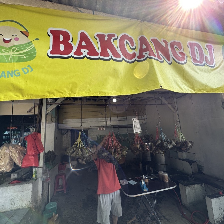 

Bakcang DJ Babi / Ayam Jajanan Kuliner Jakarta Oleh-oleh Bacang Non Halal