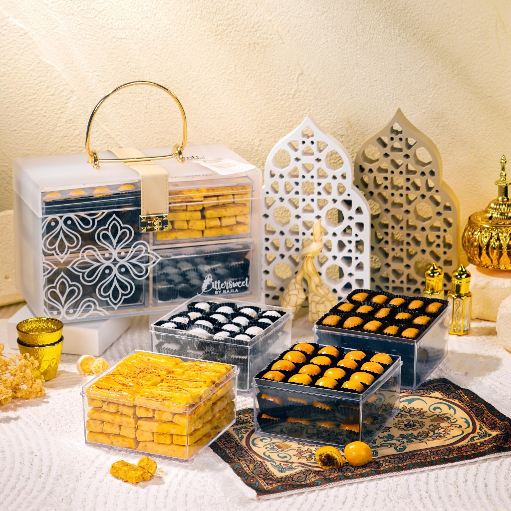 

HAMPERS RAHIEL ( Nastar + Kastengel + Putri Salju + Kue Kacang )