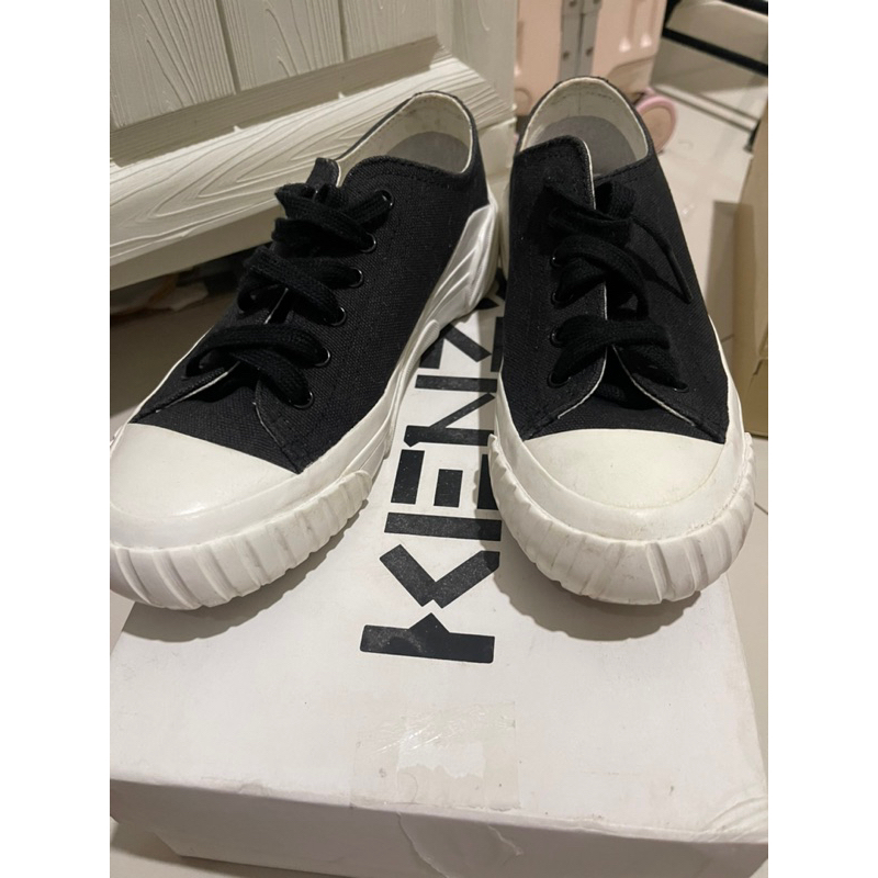 Sepatu Kenzo size 37