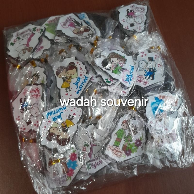 100 pcs souvenir pernikahan gantungan kunci