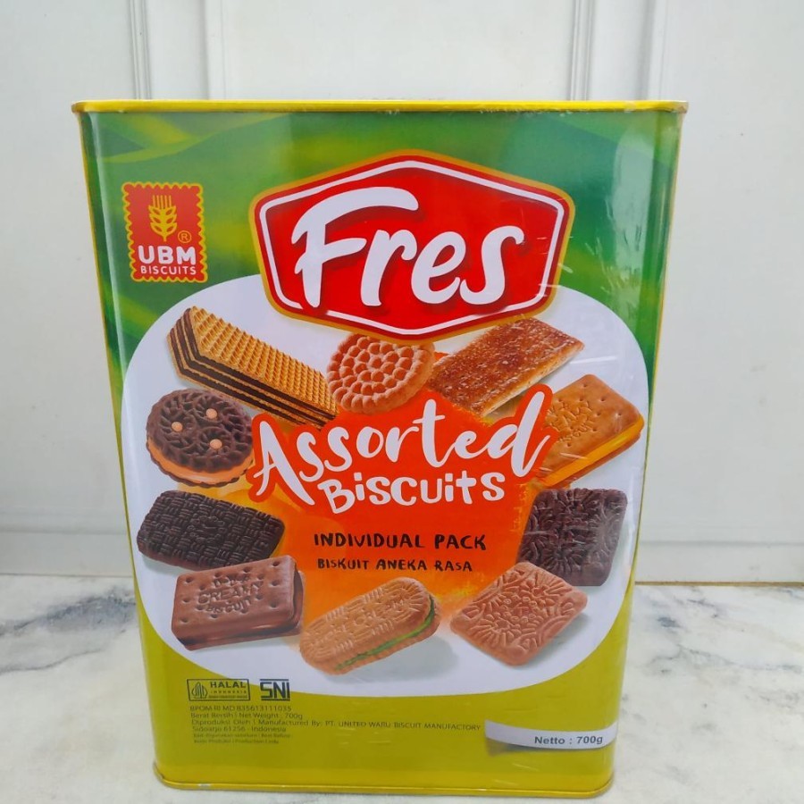 

biskuit fres assorted kaleng