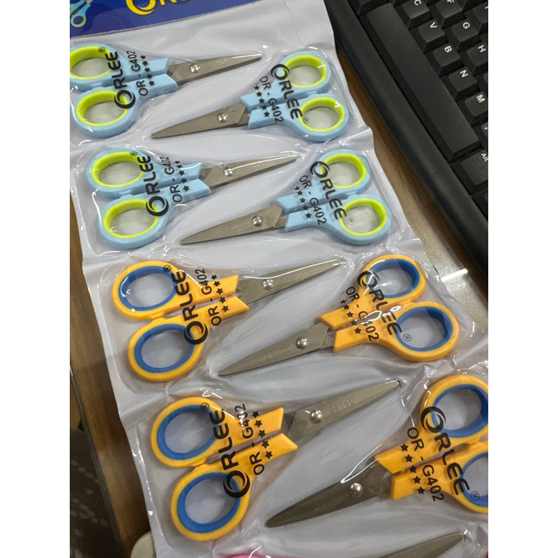 

(Harga 1 RENTENG KECIL = 12pcs ) gunting KECIL warna, alat pemotong gunting kecil isi 12 MONTANA Scissors / Gunting Montana STi-165 RETAIL