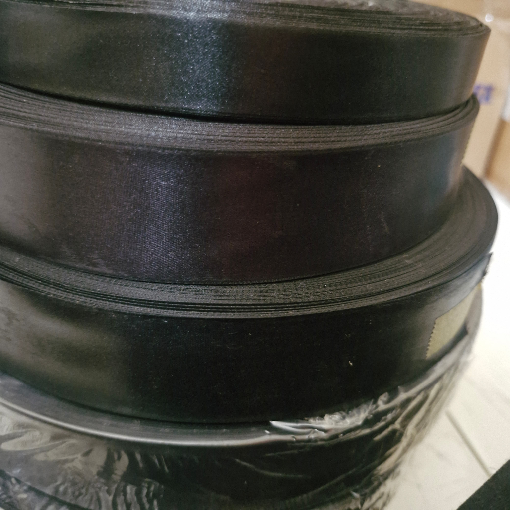 

Label Polyester satin hitam /panjang 200m/label satin import /single woven edge